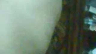 Kinky کی لڑکی سے شادی کے shoves اس کی رسیلی بلی کے ساتھ سکس با زن سیاه پوست ایک dildo کے