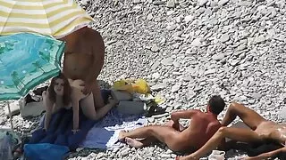 ہلکا فام کسبی فروش سٹروک ریان فیلم سکس از مقعد Driller کے لنڈ میں ایک باتھ روم اور ایک گرم دھچکا کام