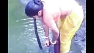 خوبصورت سنہرے بالوں والی میامی مزہ ہے میں ایک سکس زنبا زن عوامی بیت الخلا