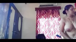 کے Luscious ، brunette خوبصورتی سنی لیون فیلم سکسی شب اول ازدواج سے پتہ چلتا ہے اس کی بڑی چوچیان